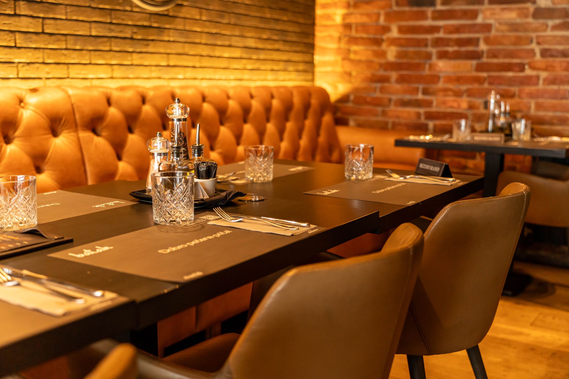 Cambridge Table